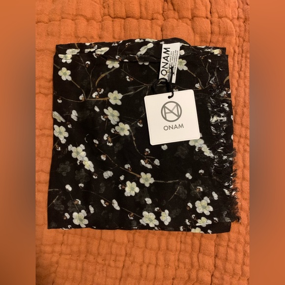 Onam Black floral flowy scarf for fall NWT - Picture 1 of 2